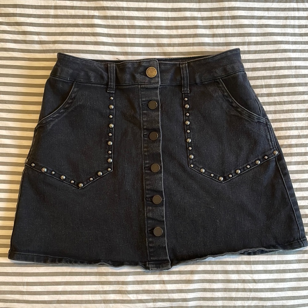 Jolt denim black riveted skirt Sz 26